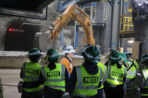 1300 метрийн гүнд автобусаар зорчсон тэмдэглэл